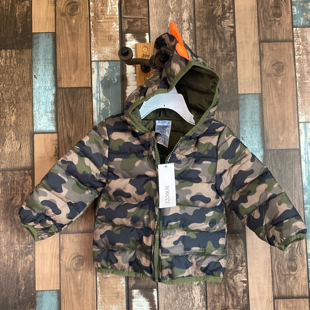NWT Puffer camo dinosaur 🦖 hoodie with carry bag